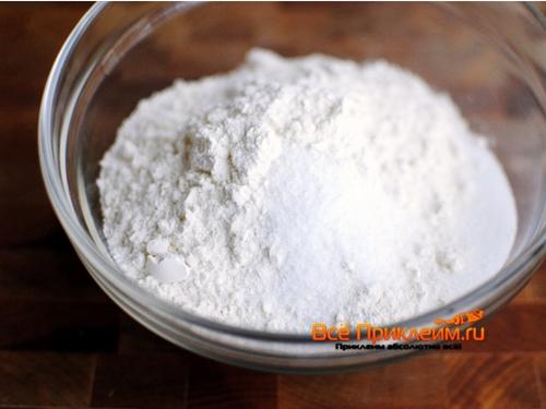 Как заклеить надувную кровать. Как найти прокол 02