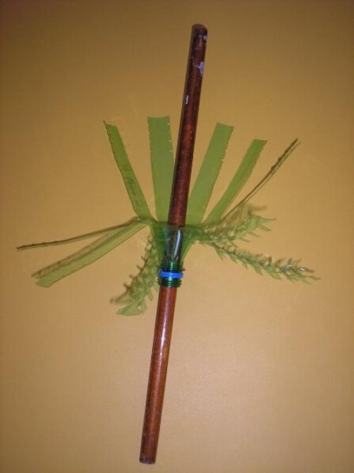 Елка в маленькой бутылочке. Новогодние елочки из пластиковых бутылок