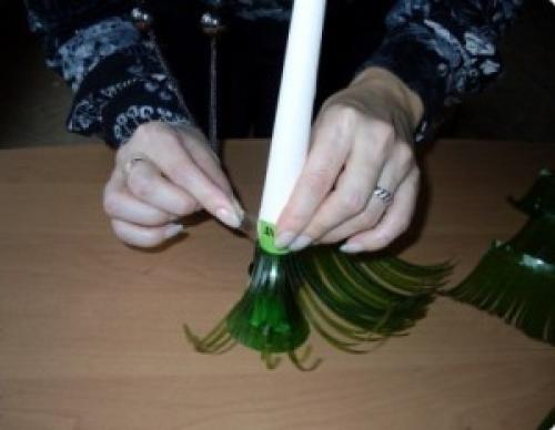 Елка в маленькой бутылочке. Новогодние елочки из пластиковых бутылок