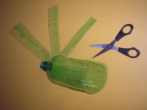 Елка в маленькой бутылочке. Новогодние елочки из пластиковых бутылок