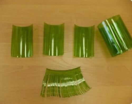 Елка в маленькой бутылочке. Новогодние елочки из пластиковых бутылок