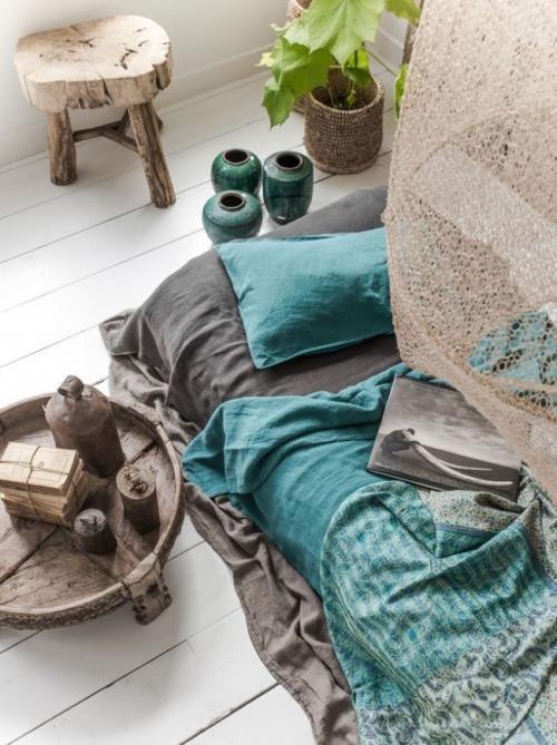 Красно-коричневый цвет в интерьере.