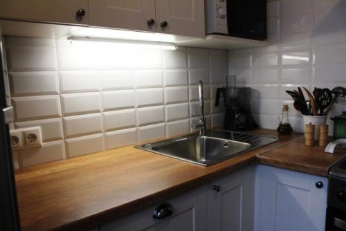 Фартук для кухни из дерева. Особенности деревянных фартуков 01