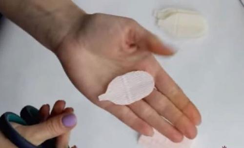 Цветы из гофрированной бумаги своими руками схемы. Цветы из гофрированной бумаги своими руками