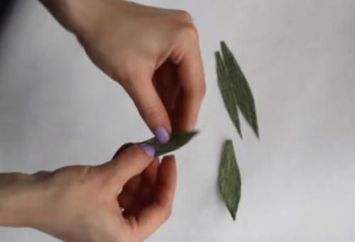 Цветы из гофрированной бумаги своими руками схемы. Цветы из гофрированной бумаги своими руками