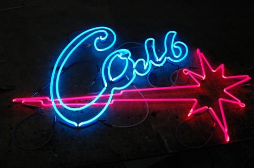 Создание неоновых вывесок. Этапы создания вывески из неоновых трубок