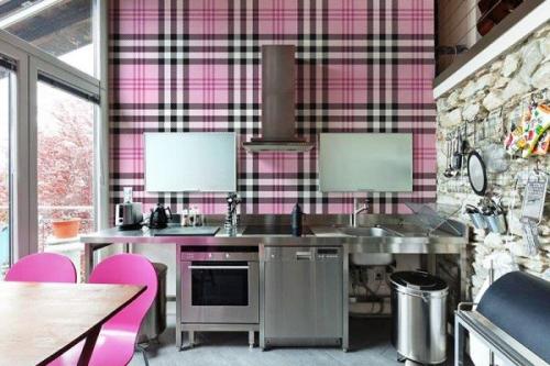 Обои на кухню под светлую мебель. Как выбрать подходящий цвет