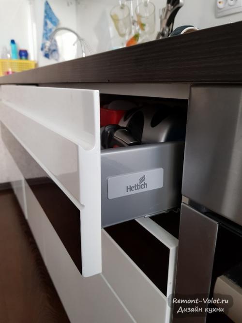 Дизайн кухни 12 кв м с газовым котлом. Черно-белая кухня 12,5 кв м с газовым котлом в новостройке. Чебоксары