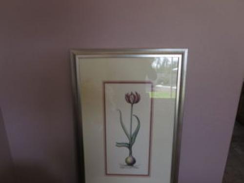 Как развесить картины на стене красиво. Как развесить картины в квартире: основные правила 19