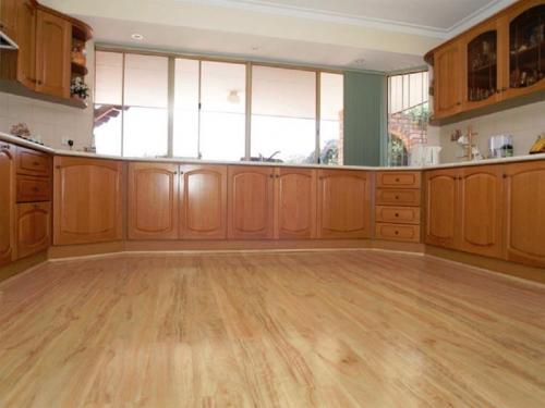 Напольное покрытие для кухни. Укладка ламината на кухонный пол
