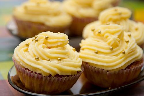 Крем для капкейков со сгущенкой. Как приготовить крем для капкейков: заварной, шоколадный и сметанный