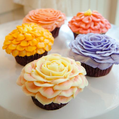 Разноцветный крем для капкейков. Крем для Капкейков, который держит форму