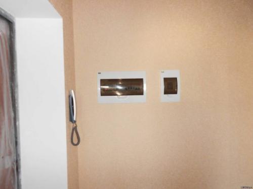 Как задекорировать электрический щиток. Почему не желательно прятать щиток электричества квартиры за предметами декора