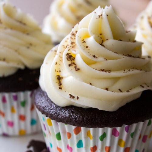 Разноцветный крем для капкейков. Крем для Капкейков, который держит форму