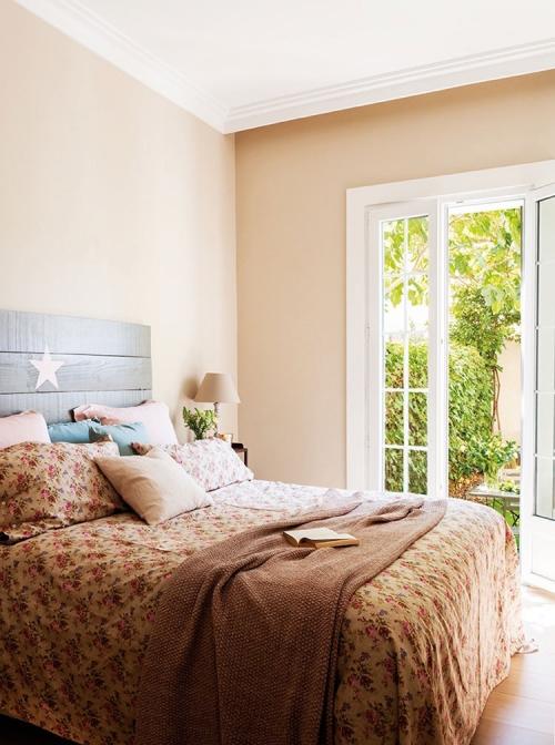 Солнечный интерьер дома в Испании 04