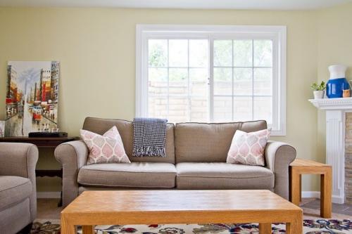 Дизайн шторы если окно не по центру. Как компенсировать окно не по центру стены?