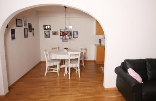 Кухня без окна согласование. Как обустроить кухню без окна так чтобы в нее проникал дневной свет