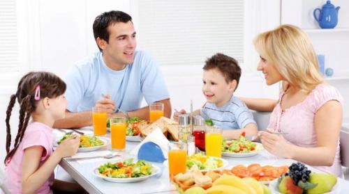 Сервировка стола к завтраку с сырниками. Сервировка стола к завтраку