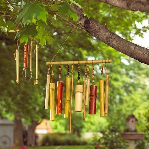 Декор засохшего дерева. Как украсить деревья в саду на даче (4 фото)