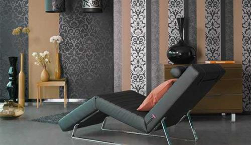 Обои с рисунком на одной стене. Вертикальное комбинирование