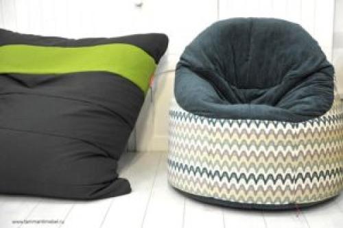 Кресло-мешок в интерьере гостинной. Особенности бескаркасных моделей
