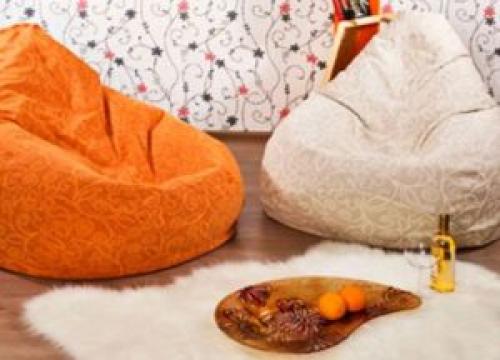 Кресло-мешок в интерьере гостинной. Особенности бескаркасных моделей