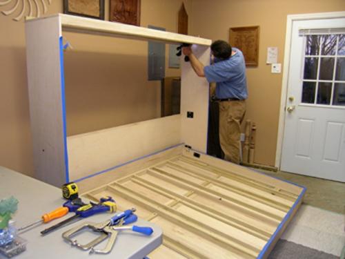 Кровать с модулем в изголовье и шкафами. Особенности модульной мебели