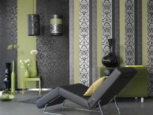 Обои с рисунком на одной стене. Вертикальное комбинирование