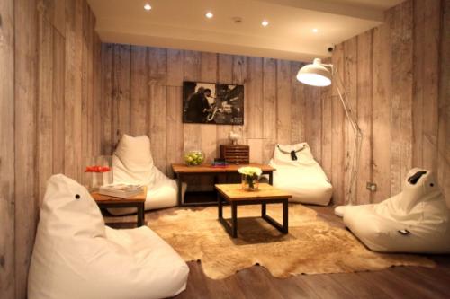 Кресло-мешок в интерьере. Пуфик в интерьере 01