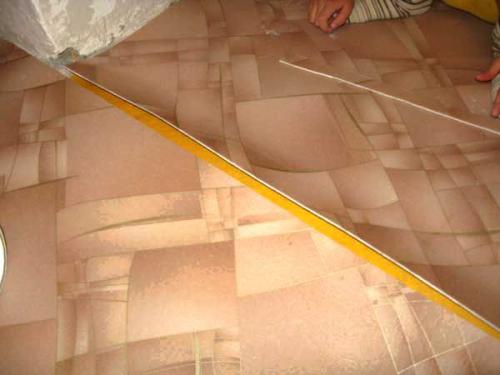 Как скрыть стыки линолеума. Как правильно замаскировать швы линолеума