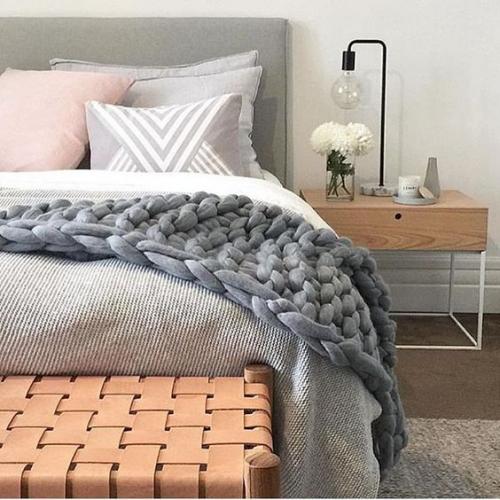 Кровать с модулем в изголовье. 5 кроватей, которые сделают спальню уютнее: примеры с фото 01 Кровать с модулем в изголовье. 5 кроватей, которые сделают спальню уютнее: примеры с фото 01