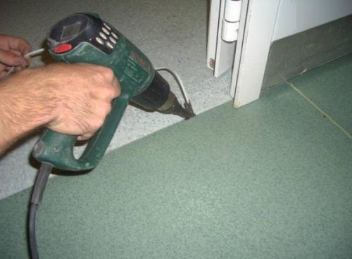 Как скрыть стыки линолеума. Как правильно замаскировать швы линолеума