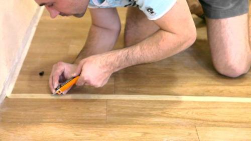 Как скрыть стыки линолеума. Как правильно замаскировать швы линолеума