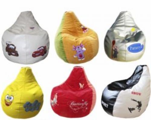 Кресло-мешок в интерьере гостинной. Особенности бескаркасных моделей