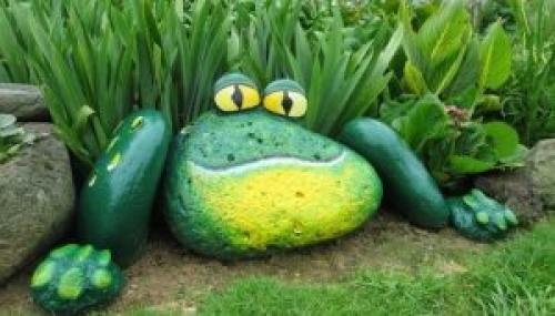 Декор из дерева для сада. Поделки для сада своими руками (фото)