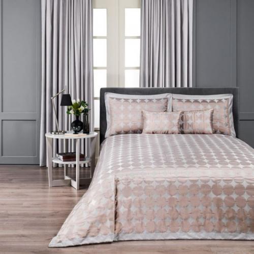 Шторы и покрывало на кровать в спальню. Покрывало на кровать в спальню