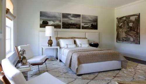 Что можно повесить на стену в спальне. В спальню над кроватью