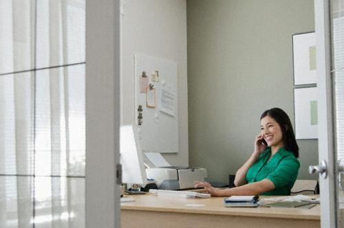 Что можно повесить на стену в комнате. Панно – модный способ декорирования стен 08