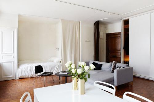 Совместить спальню и гостиную. Что учесть