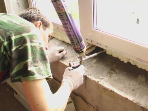 Как утеплить пластиковые окна снаружи. Утепление откосов и подоконников