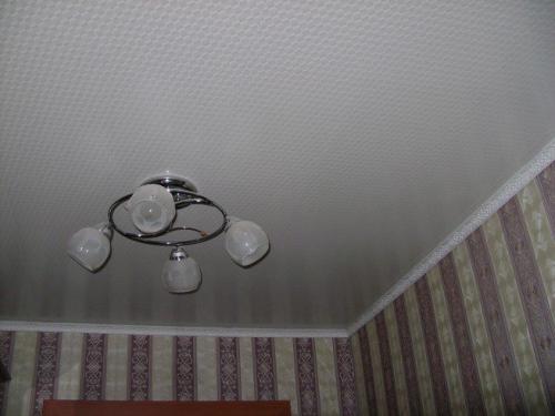 Потолок из МДФ в спальне. Какой потолок сделать в спальне. Гипсокартонные, натяжные виды. Конструкции из панелей ПВХ, МДФ и потолочной плитки. Шпаклёвка по бетонной плите