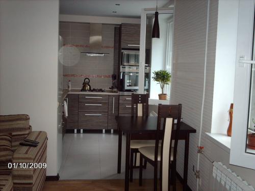 Стол кухонный описание. Форма кухонного стола