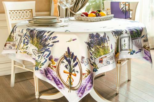 Что поставить на кухонный стол для красоты. Что постелить на кухонный стол