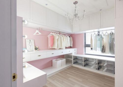 Интерьер квартиры молодой девушки в пастельных оттенках 08