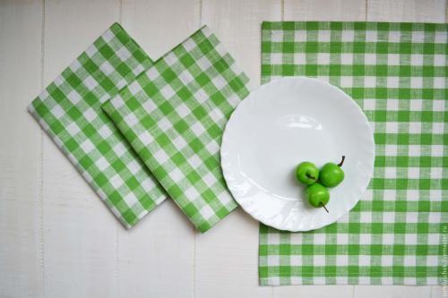 Что поставить на кухонный стол для красоты. Что постелить на кухонный стол