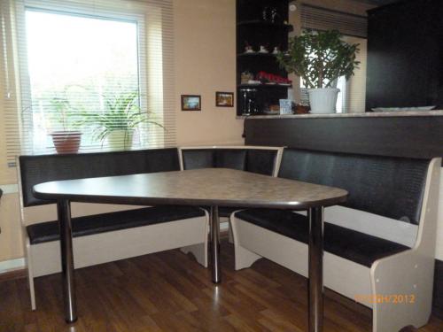 Стол кухонный описание. Форма кухонного стола