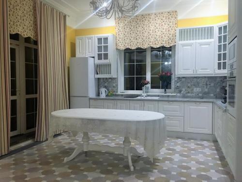 Стол кухонный описание. Форма кухонного стола