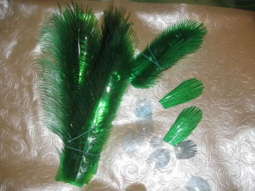 Как сделать хвост павлина.  Закрепление оперения