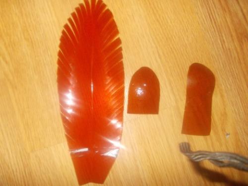 Как сделать хвост павлина.  Закрепление оперения