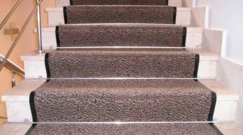 Как сделать деревянную лестницу менее скользкой. Деревянная лестница 08